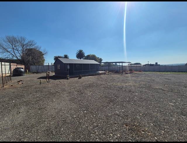 4,500M² INDUSTRIAL YARD TO LET IN BREDELL